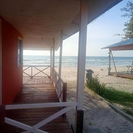 Tumombuvoi Homestay Tiga Papan Esterno foto