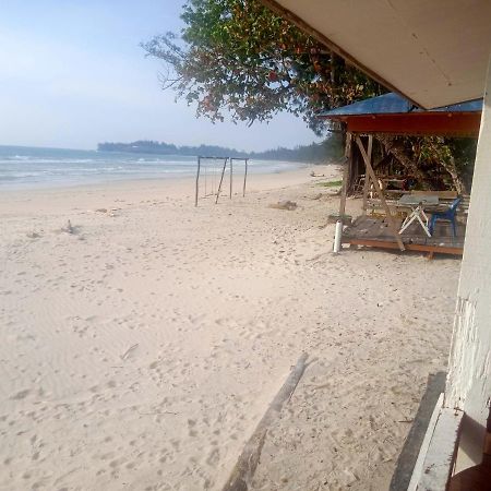 Tumombuvoi Homestay Tiga Papan Esterno foto