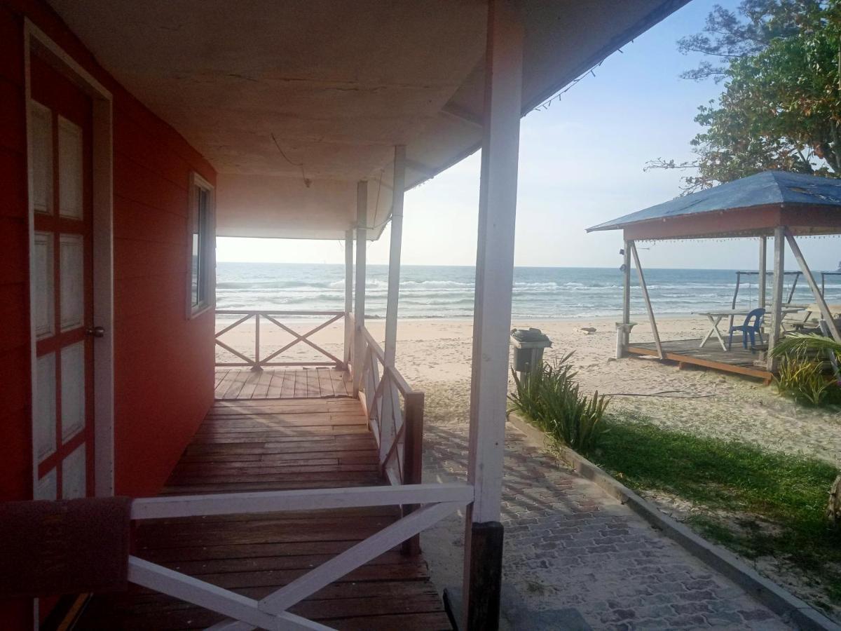 Tumombuvoi Homestay Tiga Papan Esterno foto