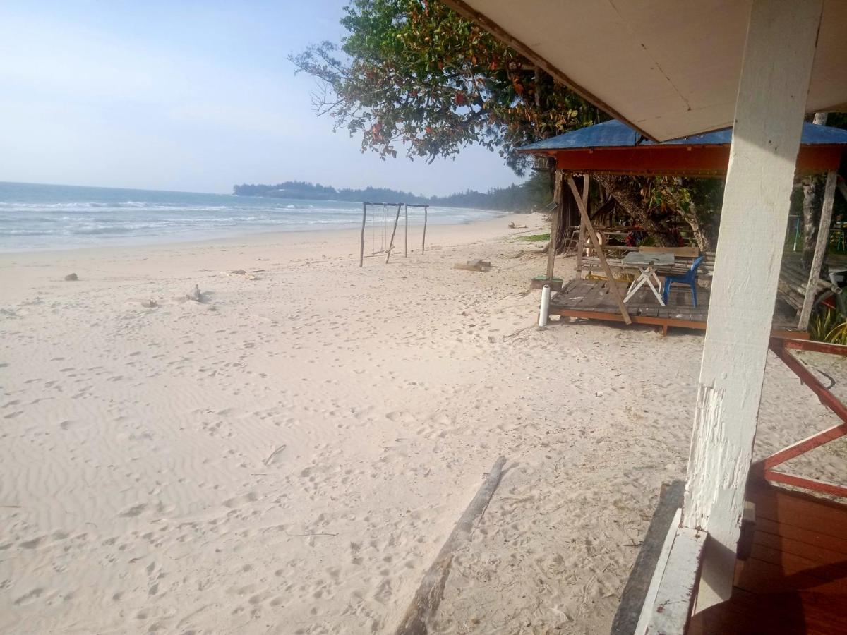 Tumombuvoi Homestay Tiga Papan Esterno foto