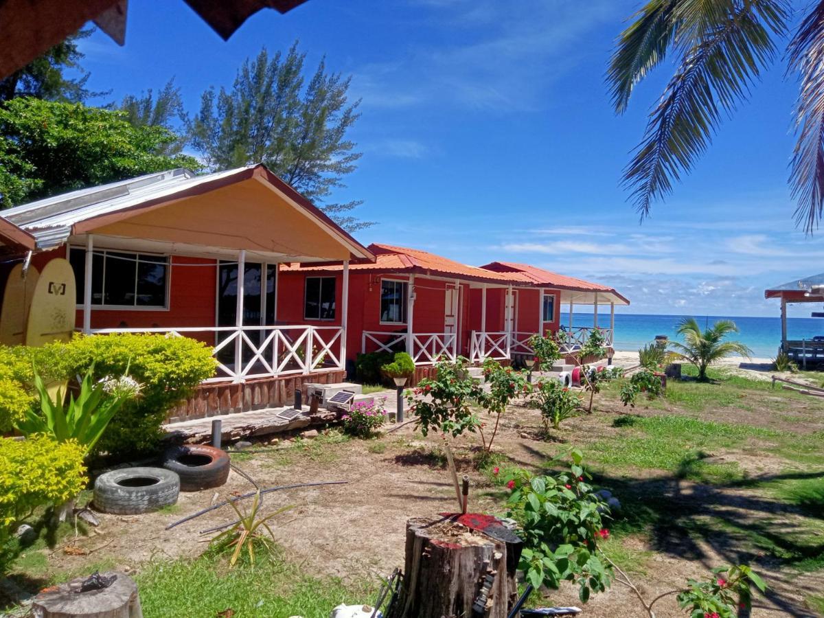 Tumombuvoi Homestay Tiga Papan Esterno foto