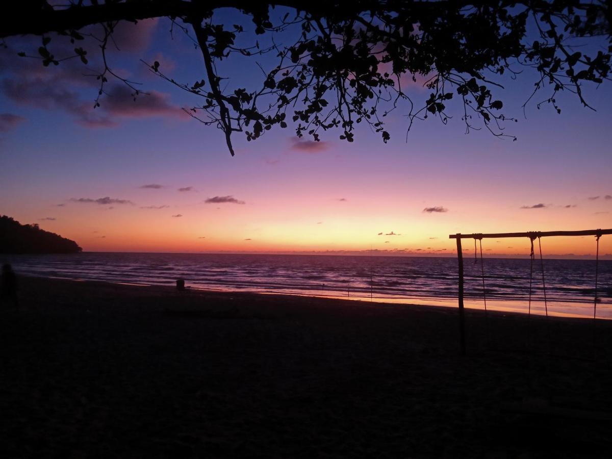 Tumombuvoi Homestay Tiga Papan Esterno foto