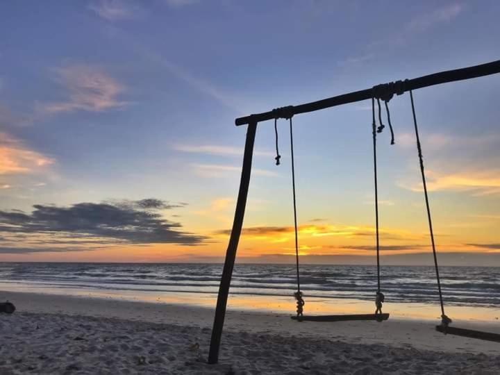 Tumombuvoi Homestay Tiga Papan Esterno foto